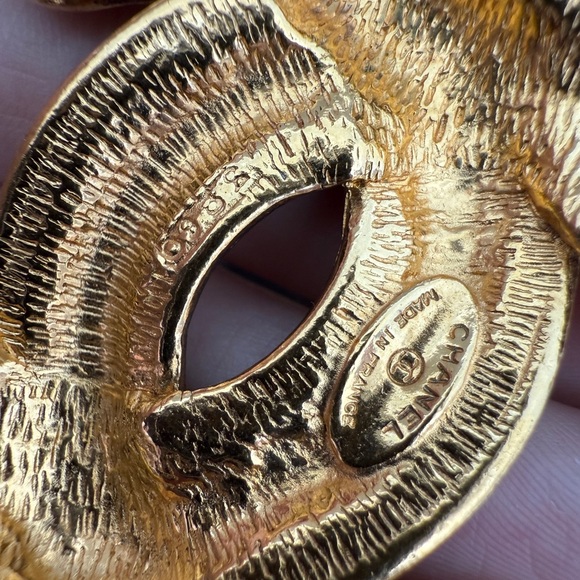 LOT 2223 JUMBO 24K gold plated CHANEL matelasse CC Pendant Necklace - Picture 7 of 9